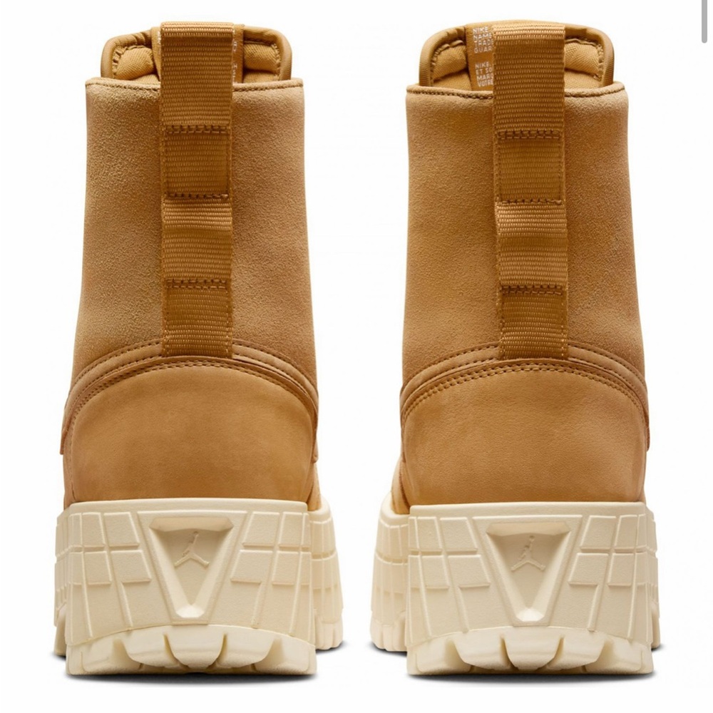 AIR JORDAN 1 BROOKLYN BOOTS
Women – Wheat/Muslin-wheat - Picture 2 of 8